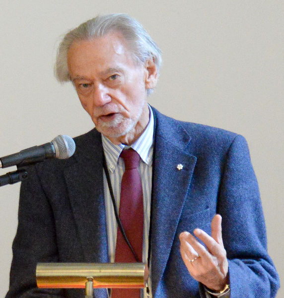 John Metcalf speaking at the Eden Mills Writers' Festival in 2016. Image credit Wikipedia