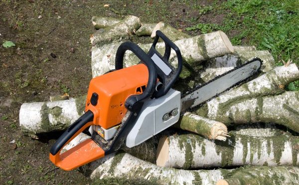 Photo of a chainsaw