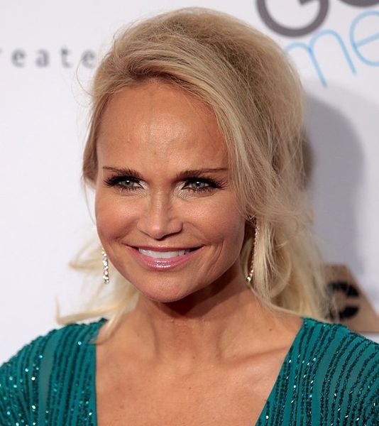 Photo of actor and singer Kristin Chenoweth