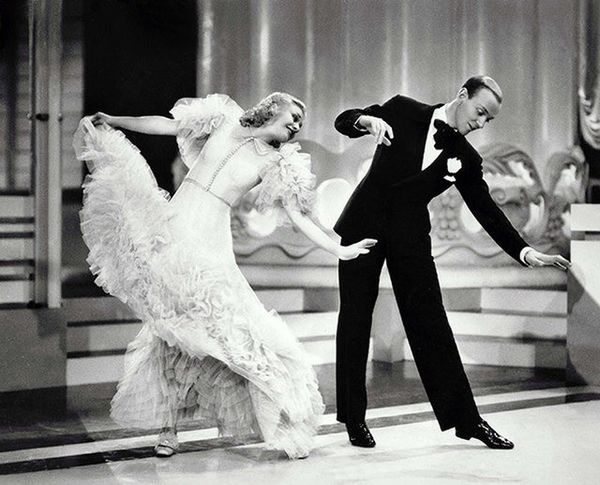 Photo of Fred Astaire and Ginger Rogers dancing in unison
