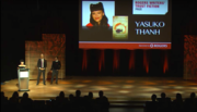 Thanh accepts the 2016 Rogers Writers' Trust Fiction Prize