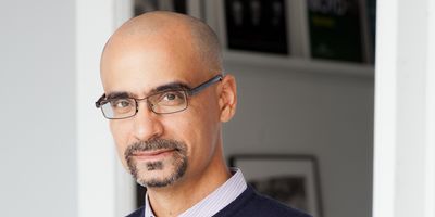 #WritingTips Mondays: Junot Díaz on Writing in the Bathroom